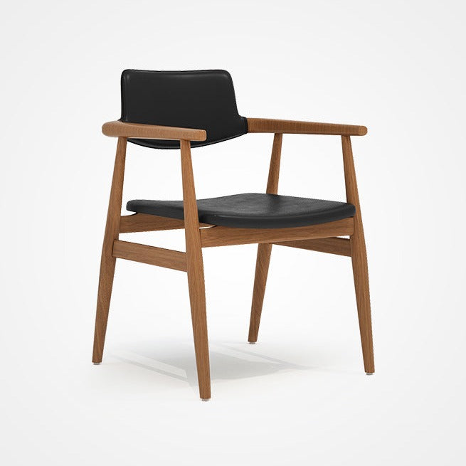 The perfect chair to host dinner guests, from appetizers to desserts.