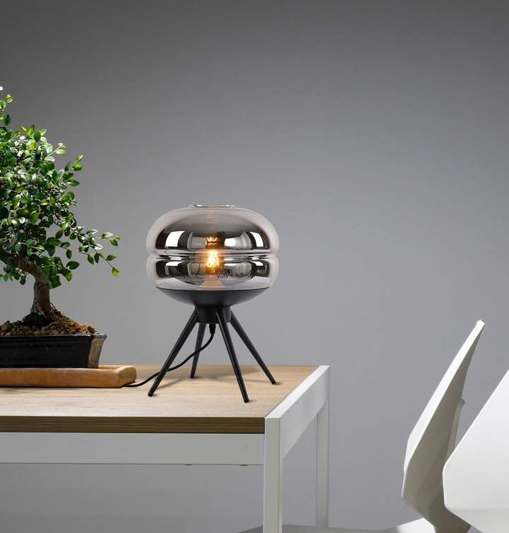 Accessorise your interior with our dynamic and eye-catching Ingram pendant ceiling light.
